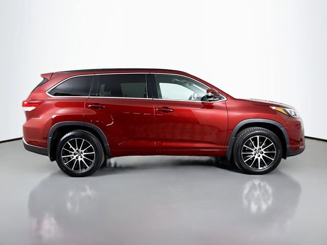 Used 2017 Toyota Highlander SE image 8