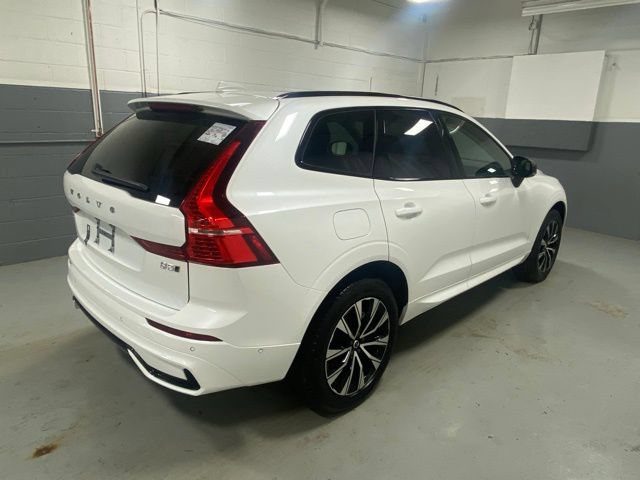 Used 2025 Volvo XC60 B5 Plus AWD/4WD image 3