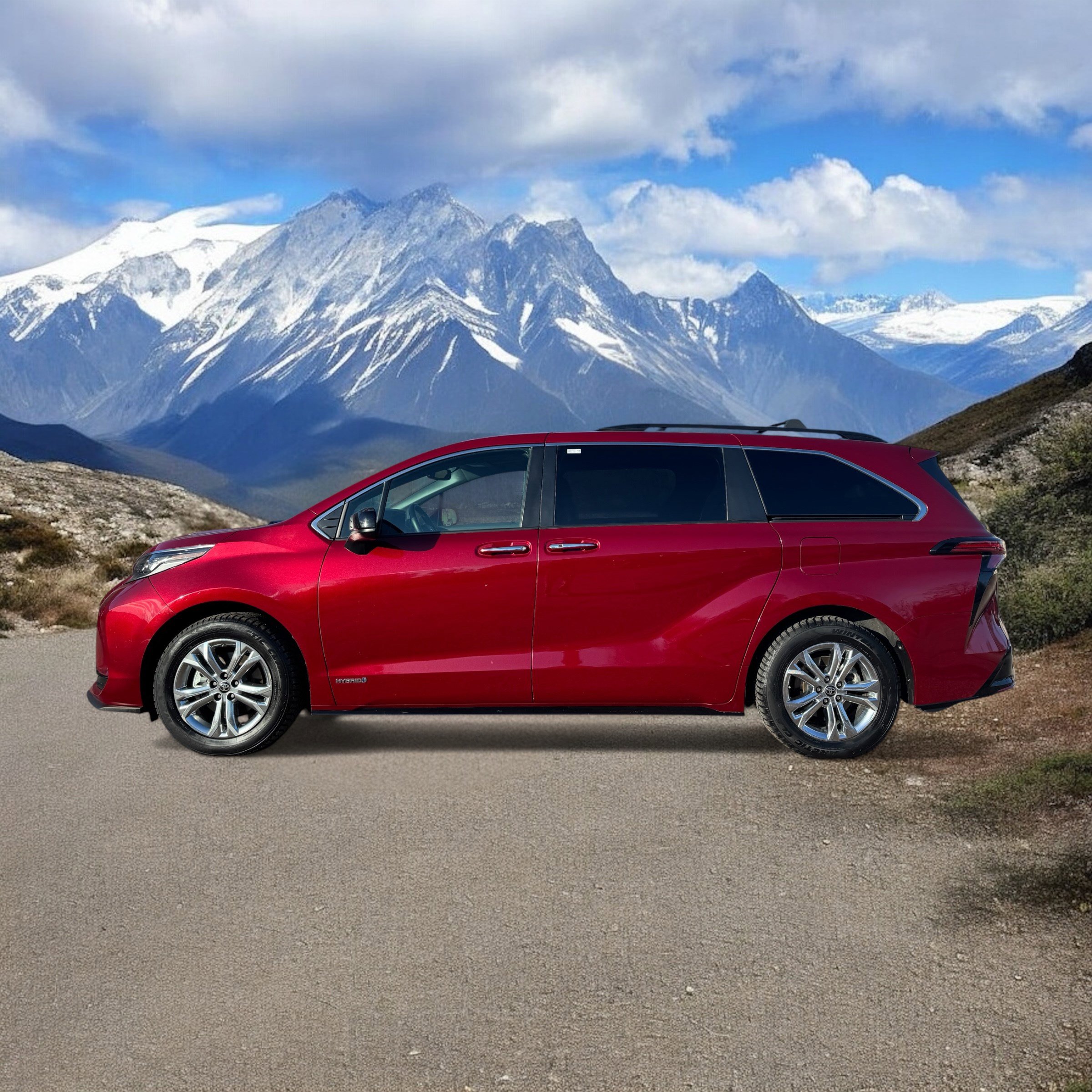 Used 2021 Toyota Sienna XSE image 2