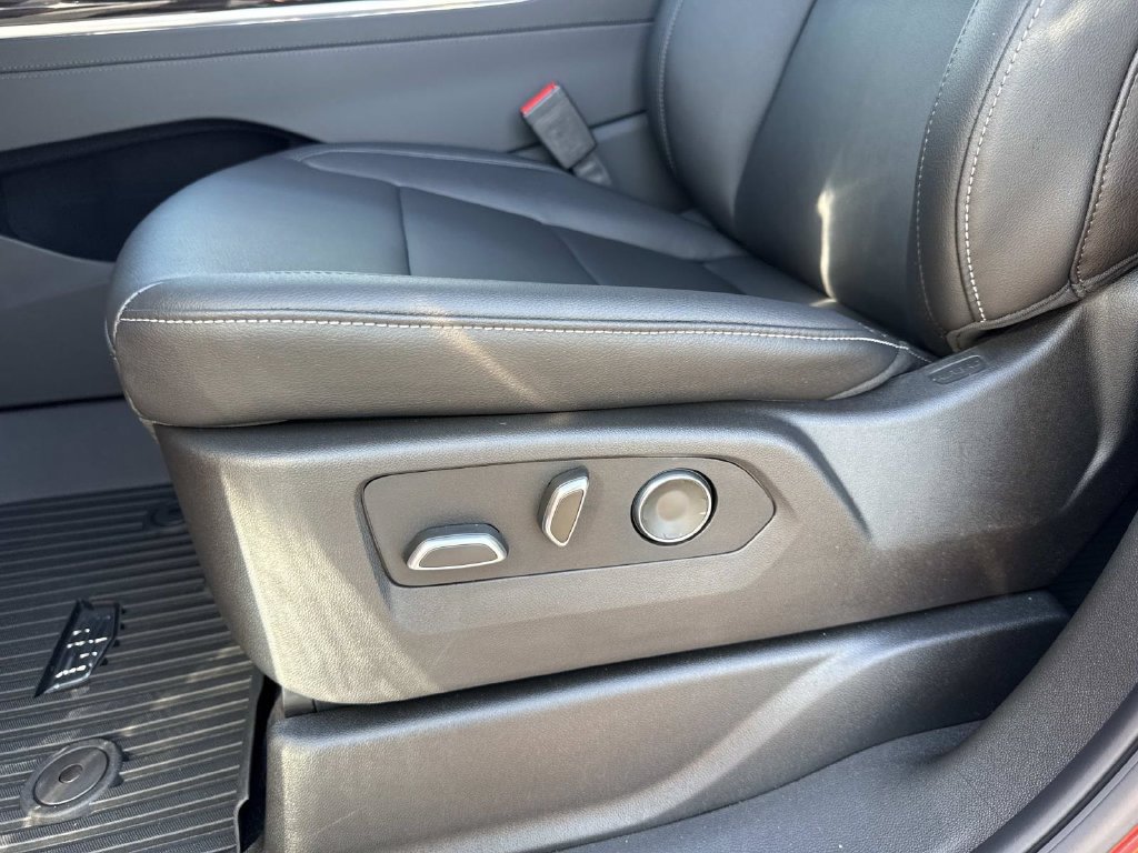 New 2026 Cadillac Escalade ESV 2WD w/ LPO, Floor Liner Package image 21