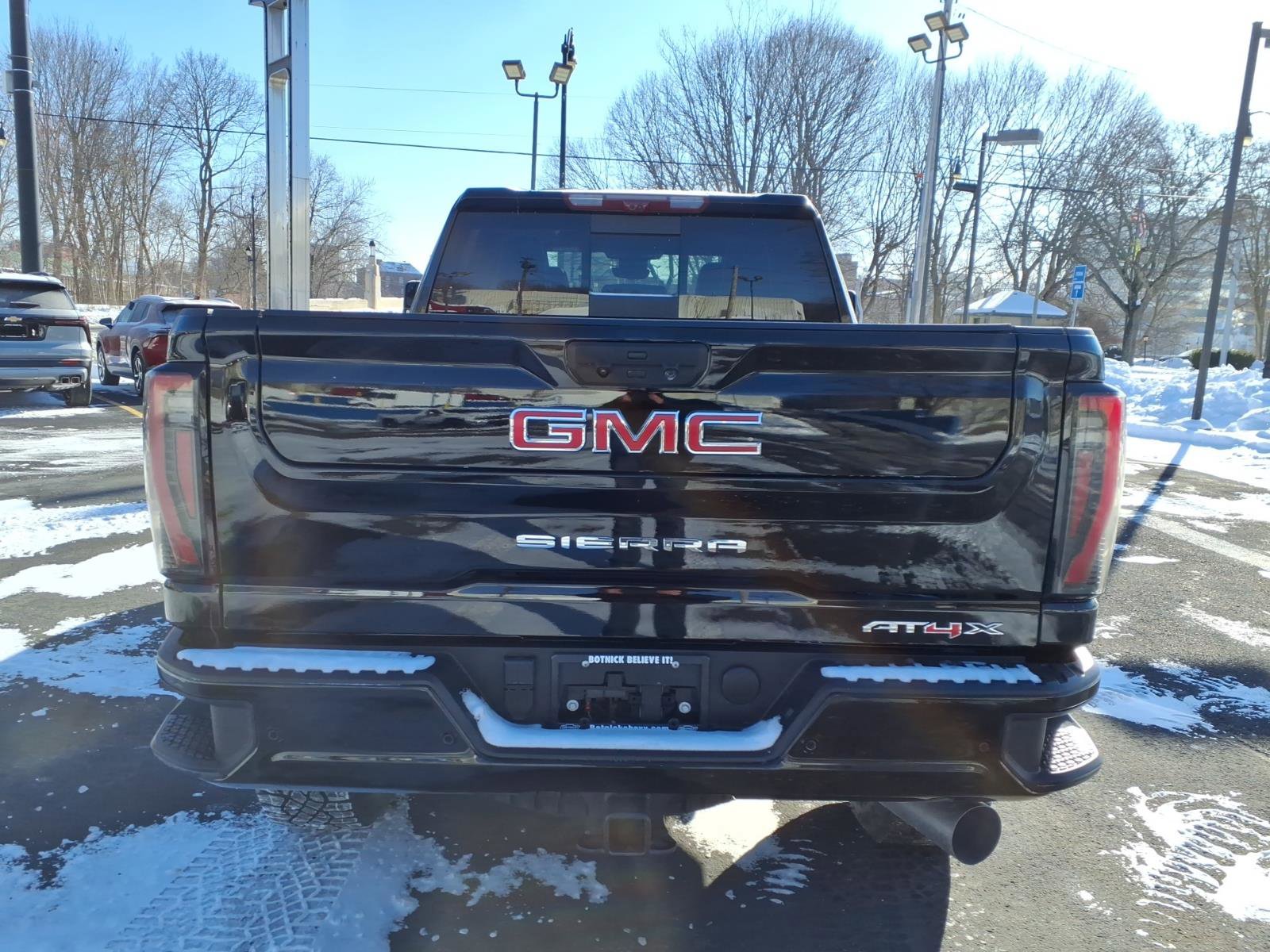 Used 2025 GMC Sierra 2500 AT4X image 4