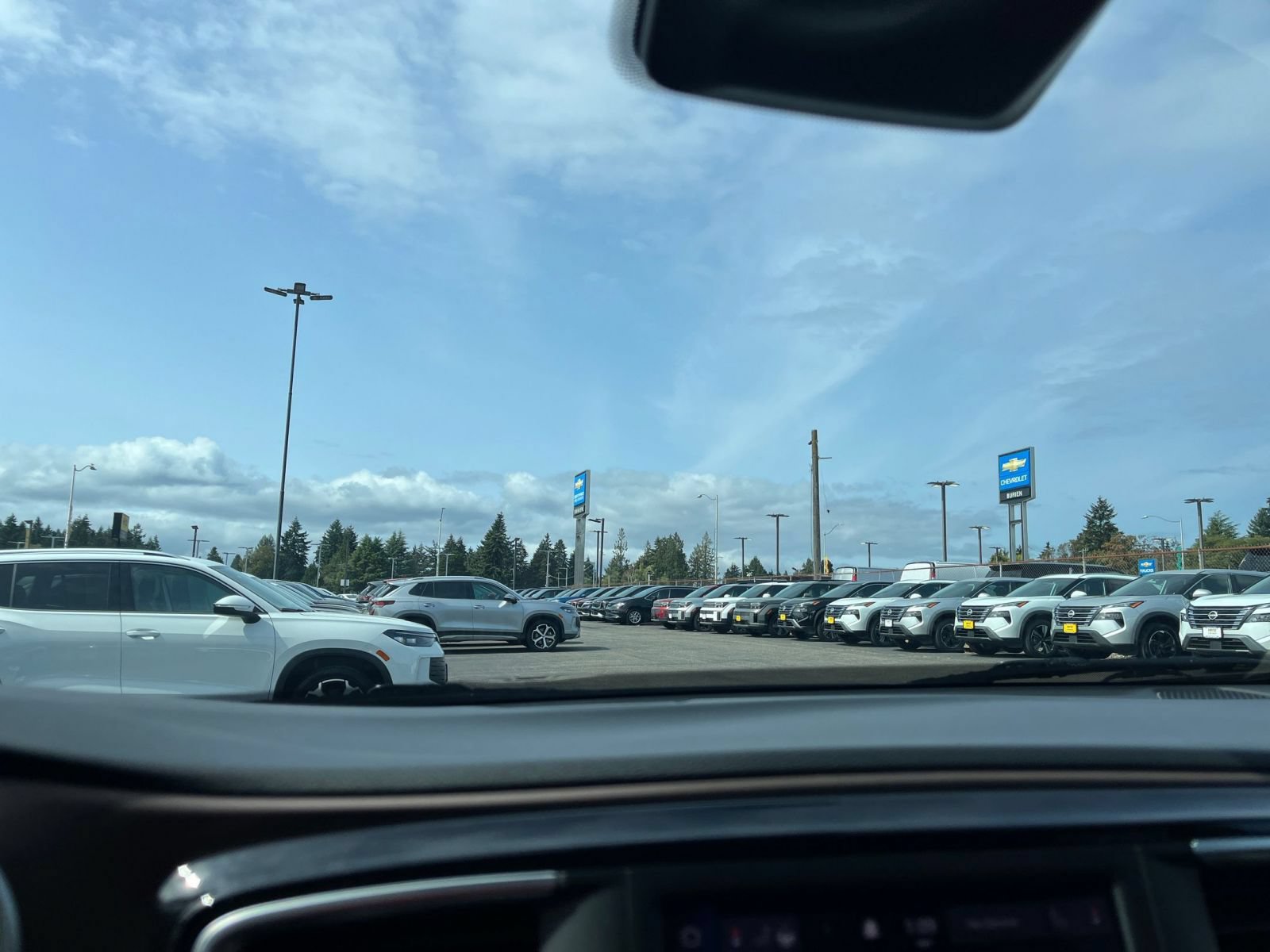 Used 2023 Chrysler Voyager LX FWD image 16