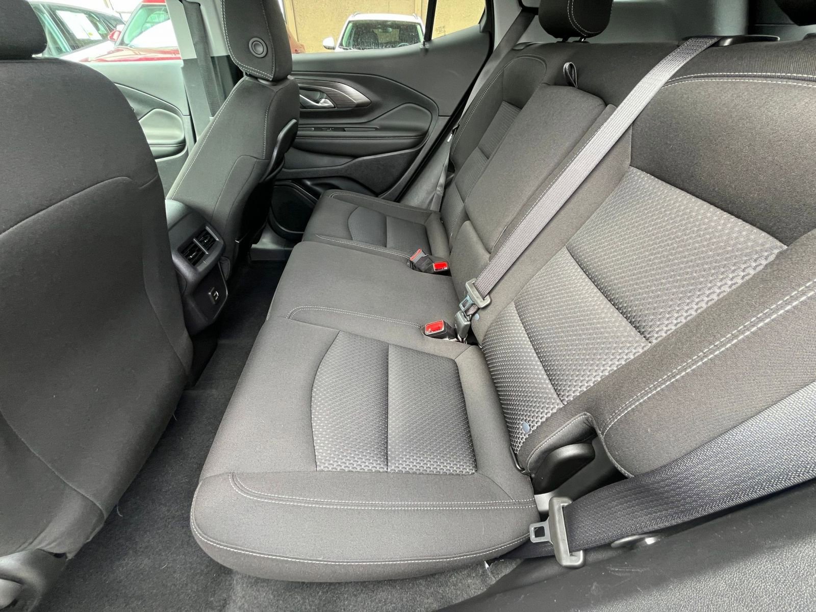 Used 2024 GMC Terrain SLE image 25