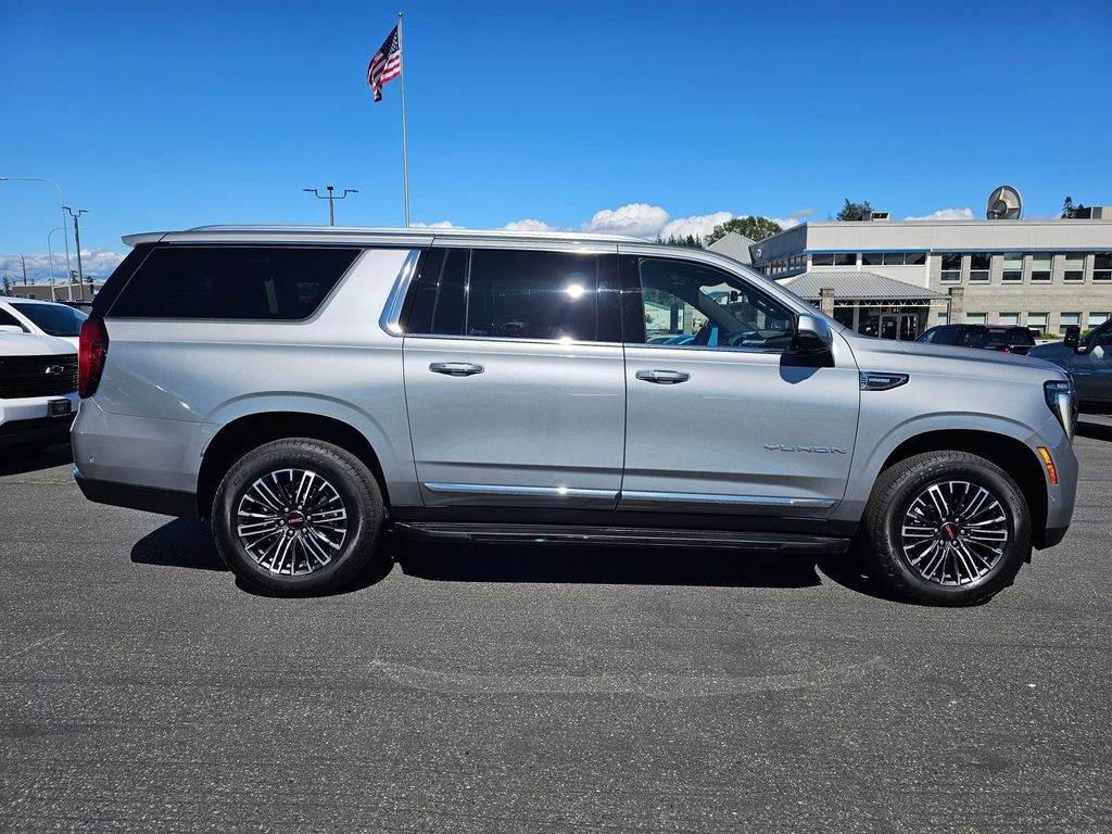 Used 2025 GMC Yukon XL Elevation w/ Elevation Premium Package AWD/4WD image 2