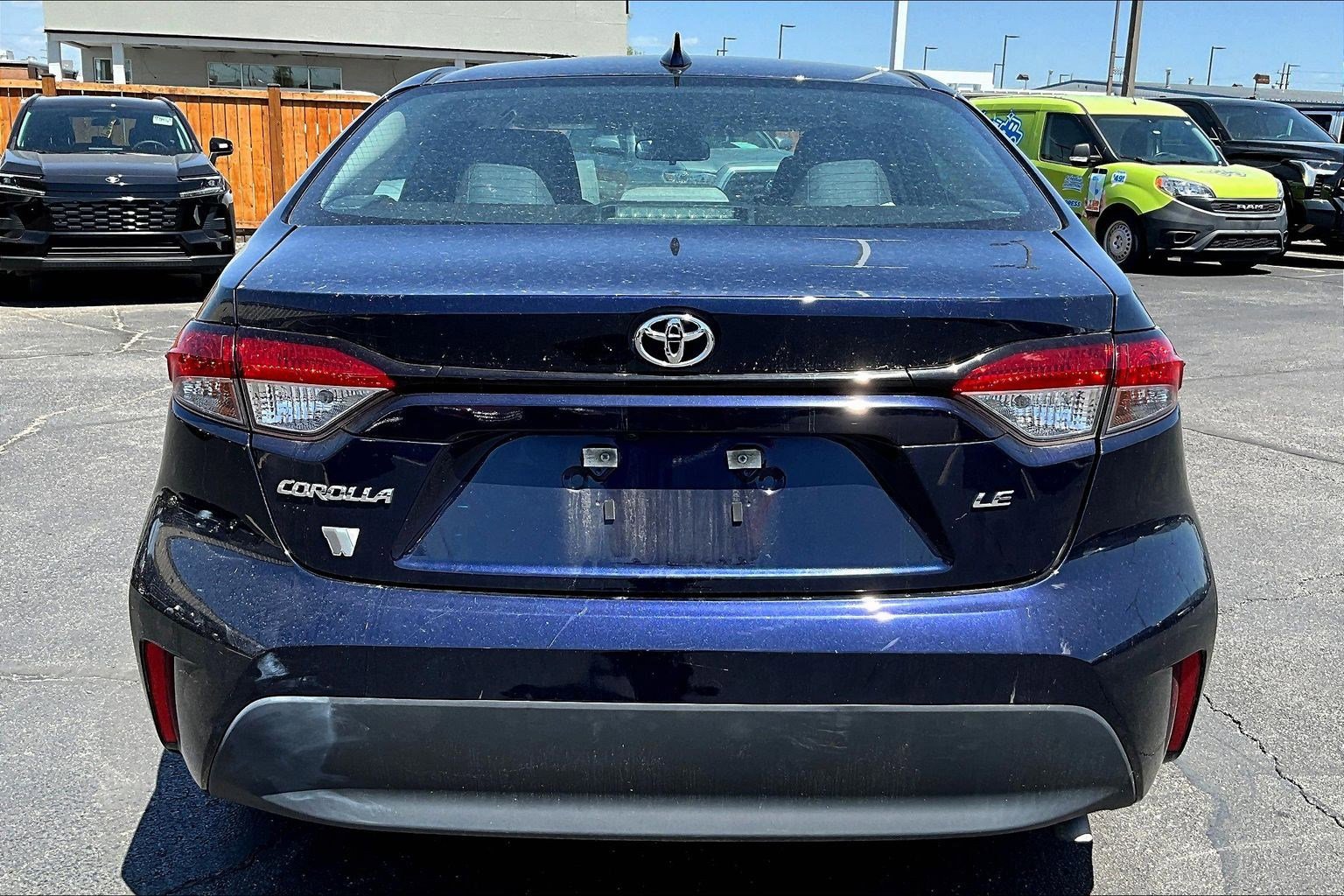Used 2023 Toyota Corolla LE w/ Carpet Mat Package (TMS) FWD image 5