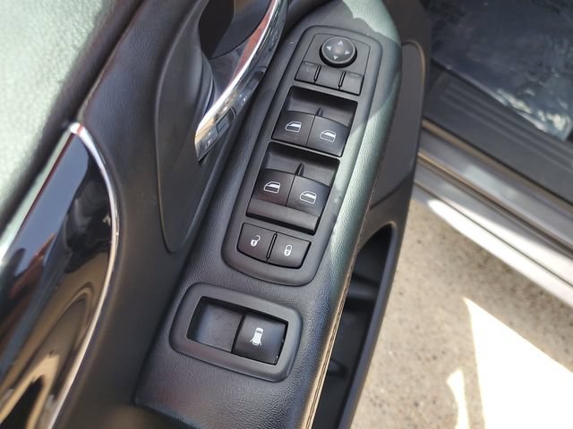 Used 2020 Dodge Grand Caravan SE FWD image 16