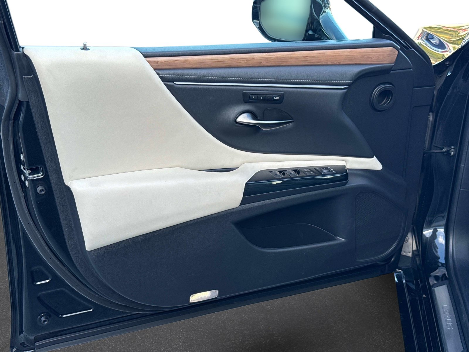 Used 2024 Lexus ES 350 w/ Premium Package FWD image 17