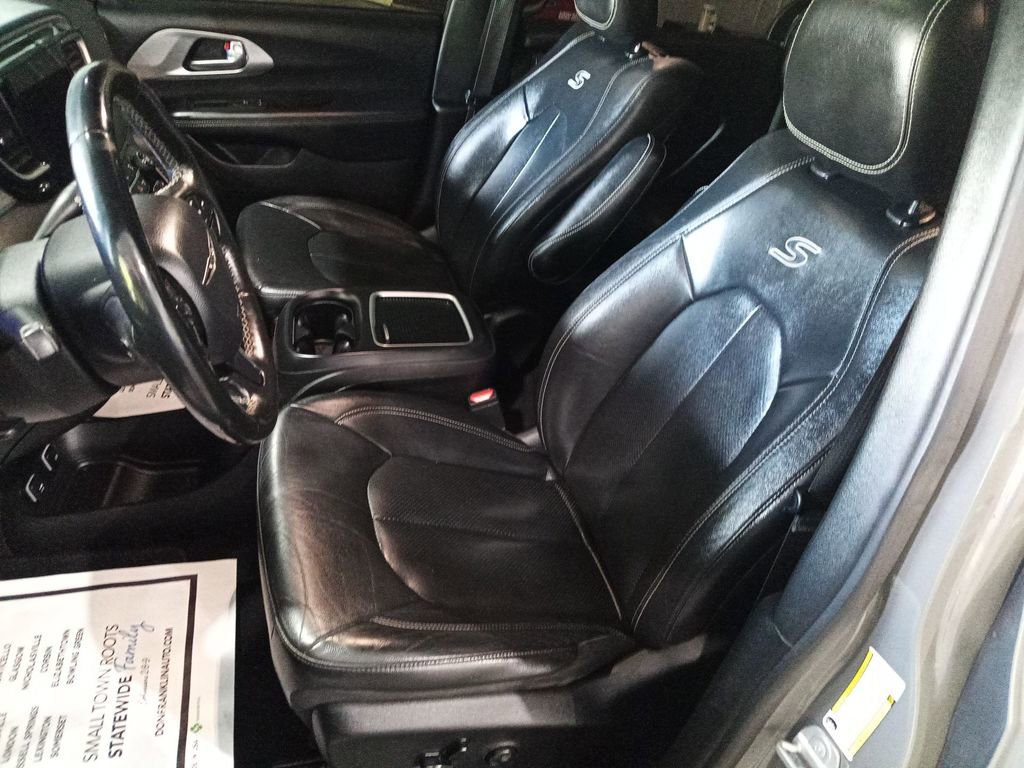 Used 2020 Chrysler Pacifica Touring-L Plus w/ S Appearance Package FWD image 15