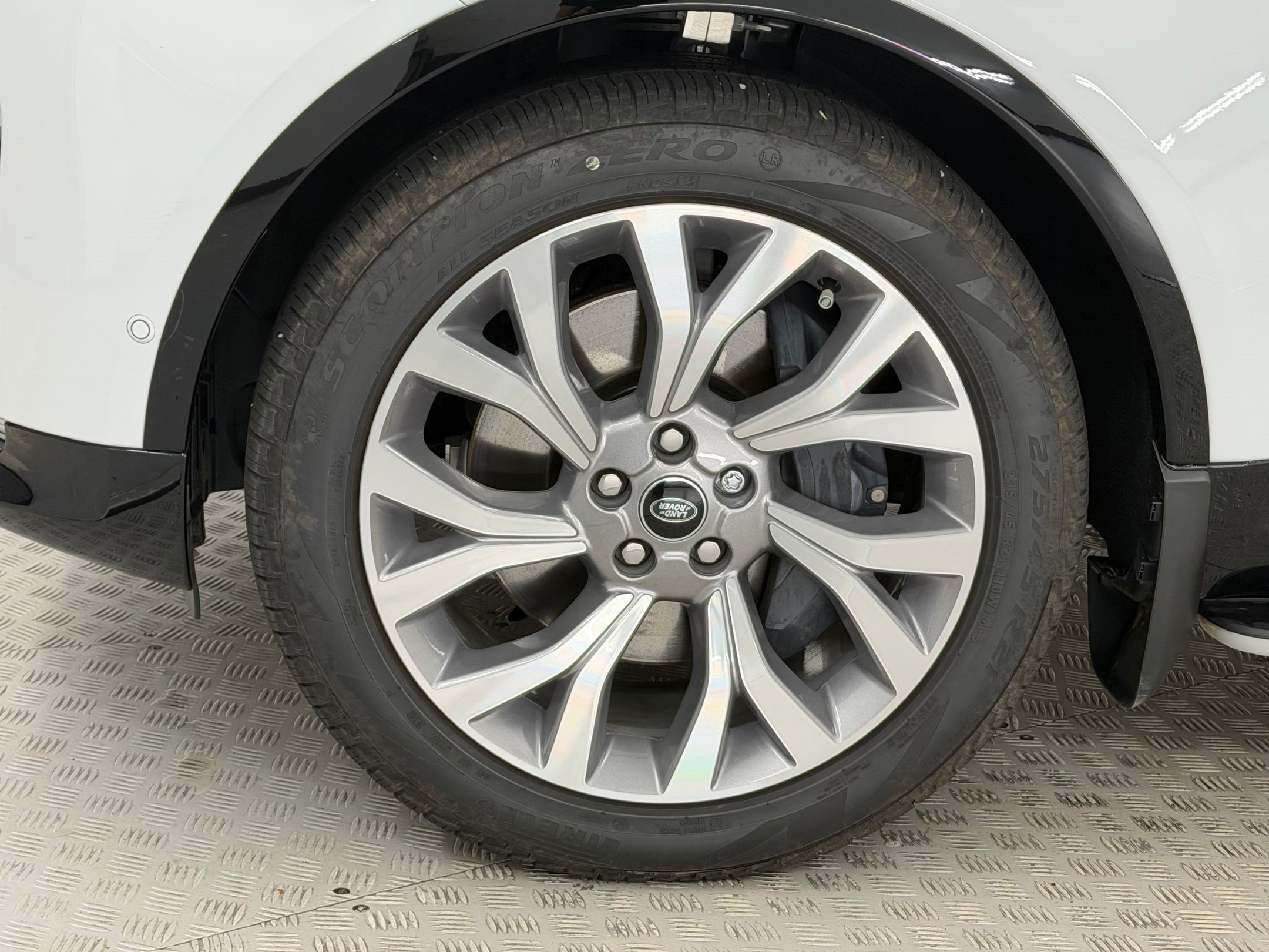 New 2026 Land Rover Discovery Limited Edition AWD/4WD image 12