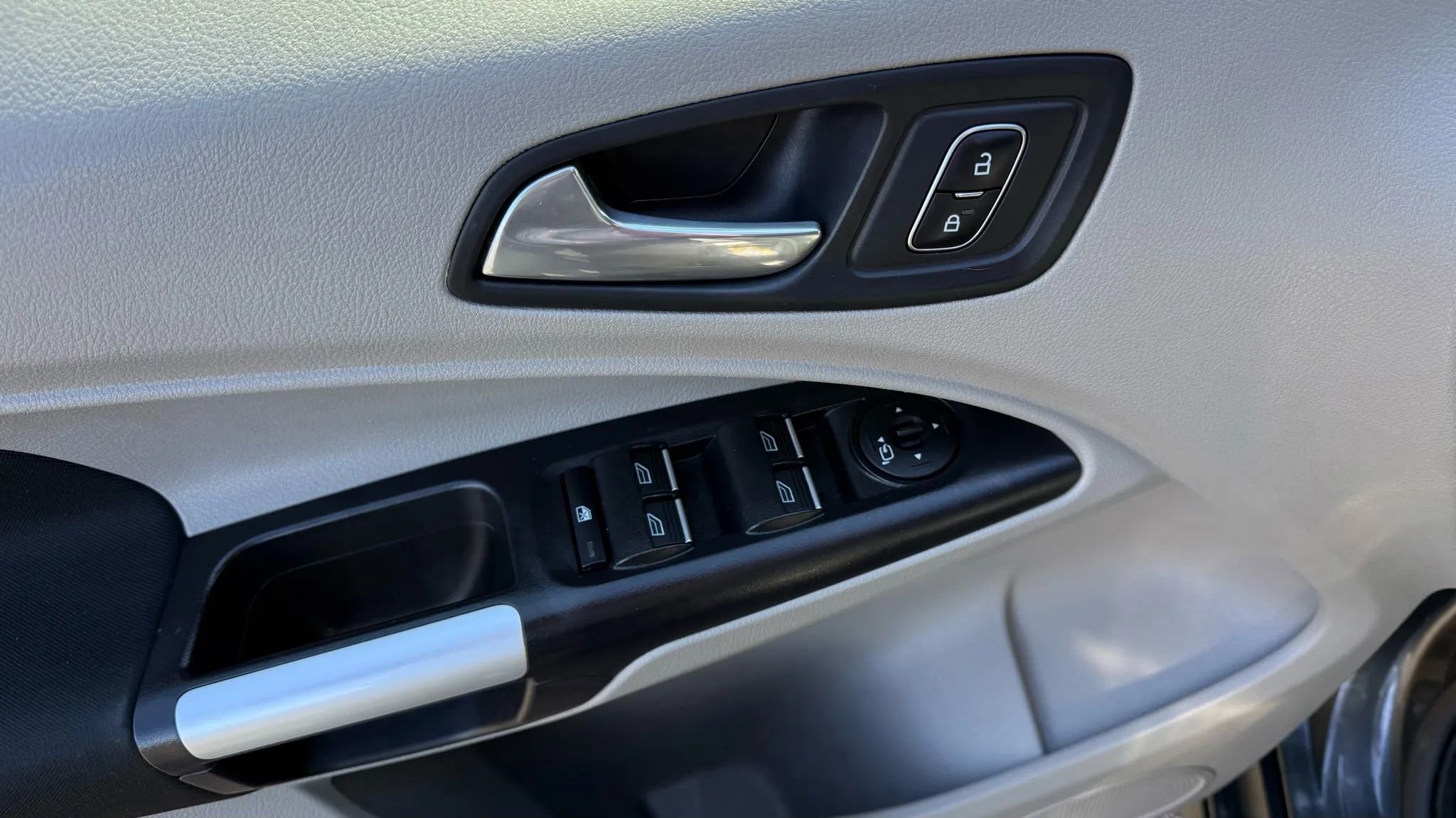 Used 2020 Ford Transit Connect XLT FWD image 16
