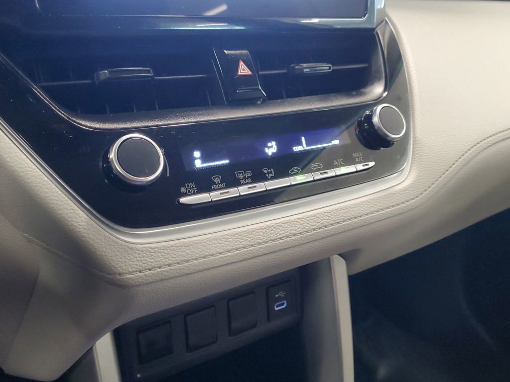 Used 2023 Toyota Corolla Cross L image 27