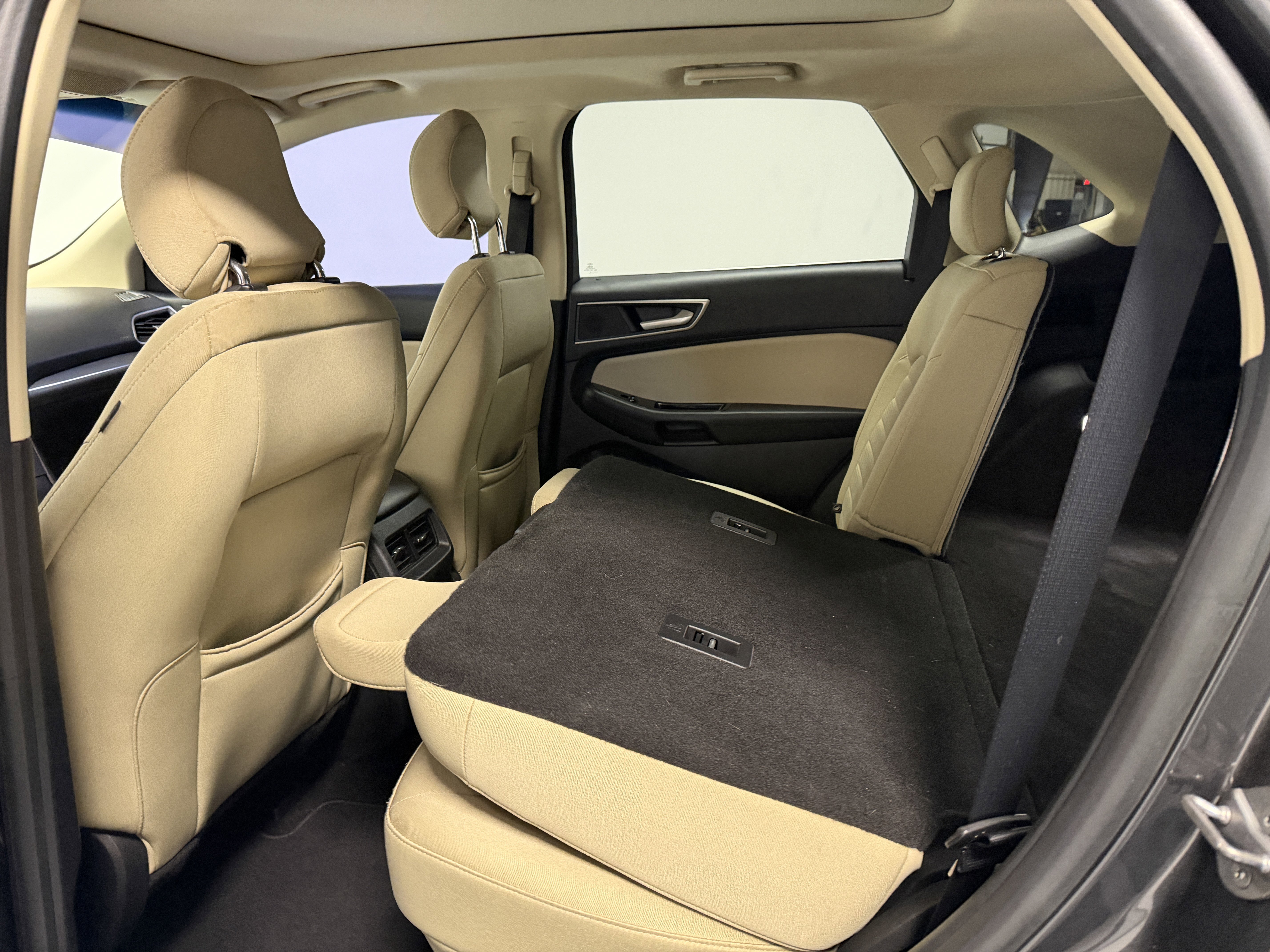 Used 2019 Ford Edge SEL image 23