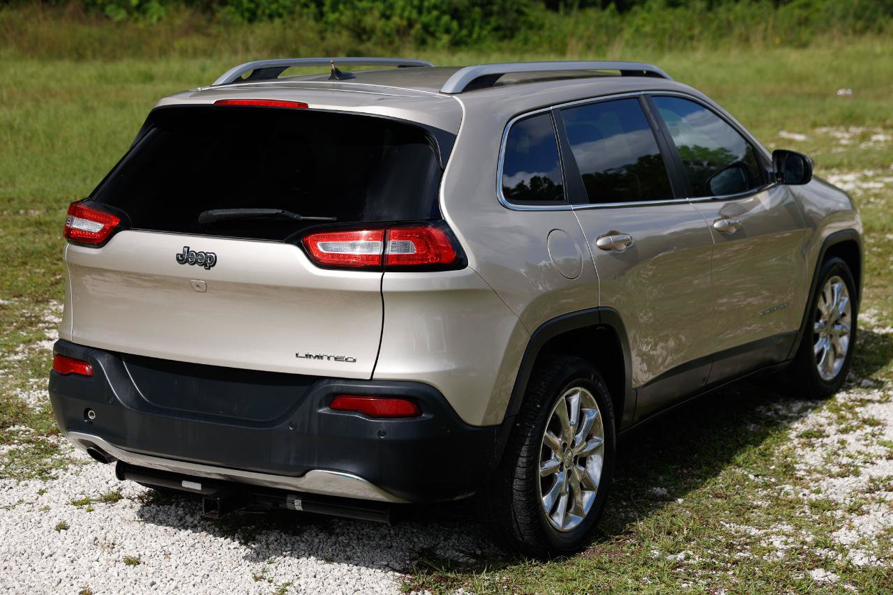 Used 2015 Jeep Cherokee Limited w/ Luxury Group FWD image 11