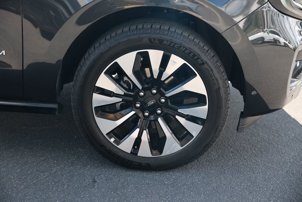 Used 2025 Ford Expedition Platinum w/ Driver's Package image 8
