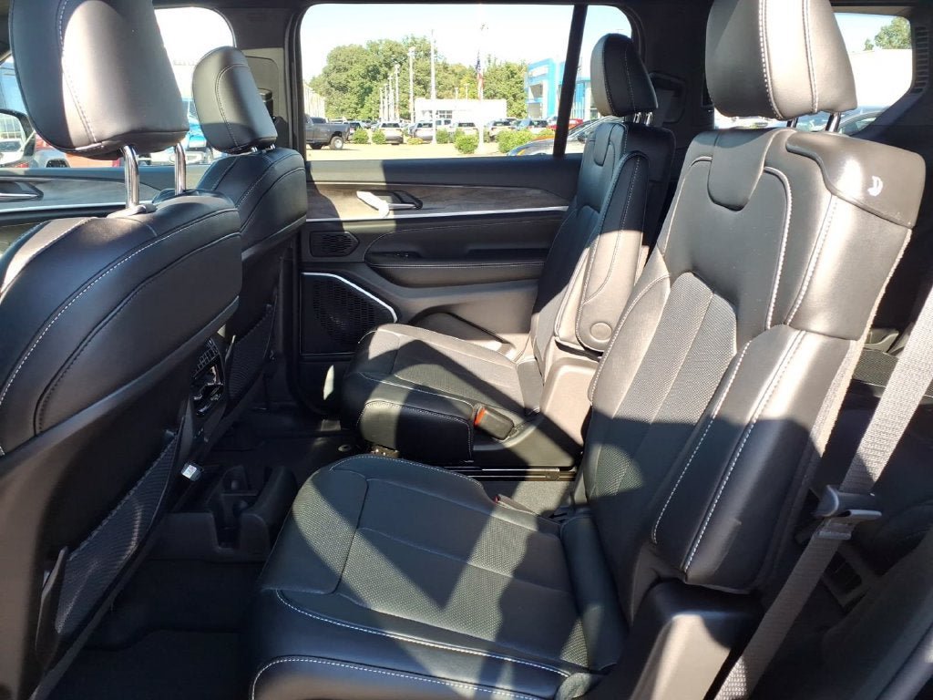 New 2027 Jeep Grand Cherokee L Limited AWD/4WD image 18