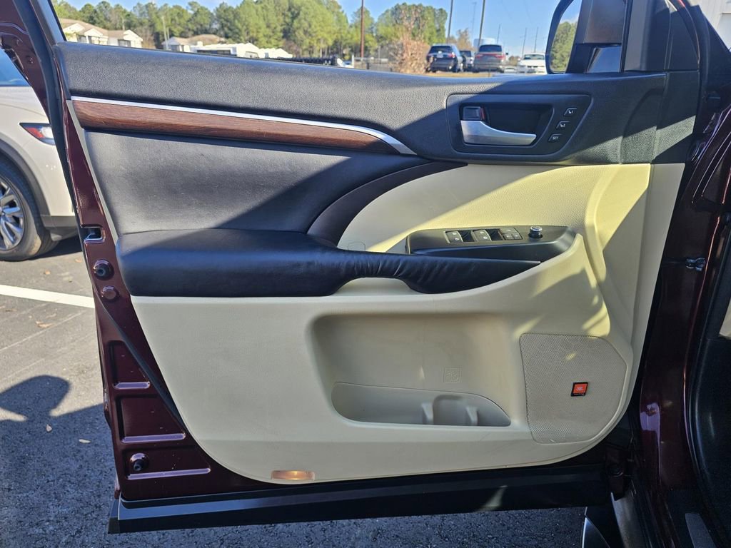 Used 2016 Toyota Highlander Limited image 11