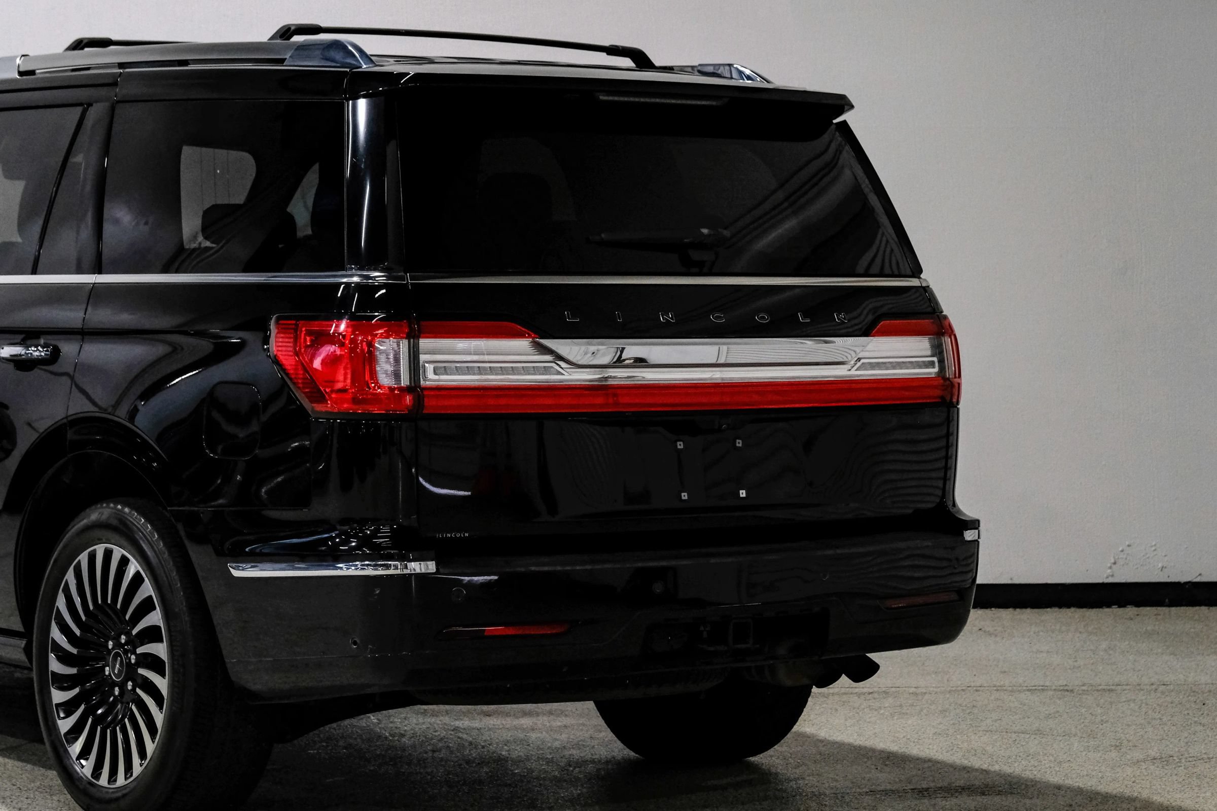 Used 2018 Lincoln Navigator Black Label w/ Cargo Package AWD/4WD image 15