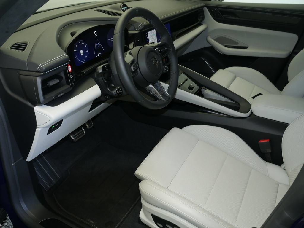 Certified 2026 Porsche Macan Turbo Electric AWD/4WD image 5