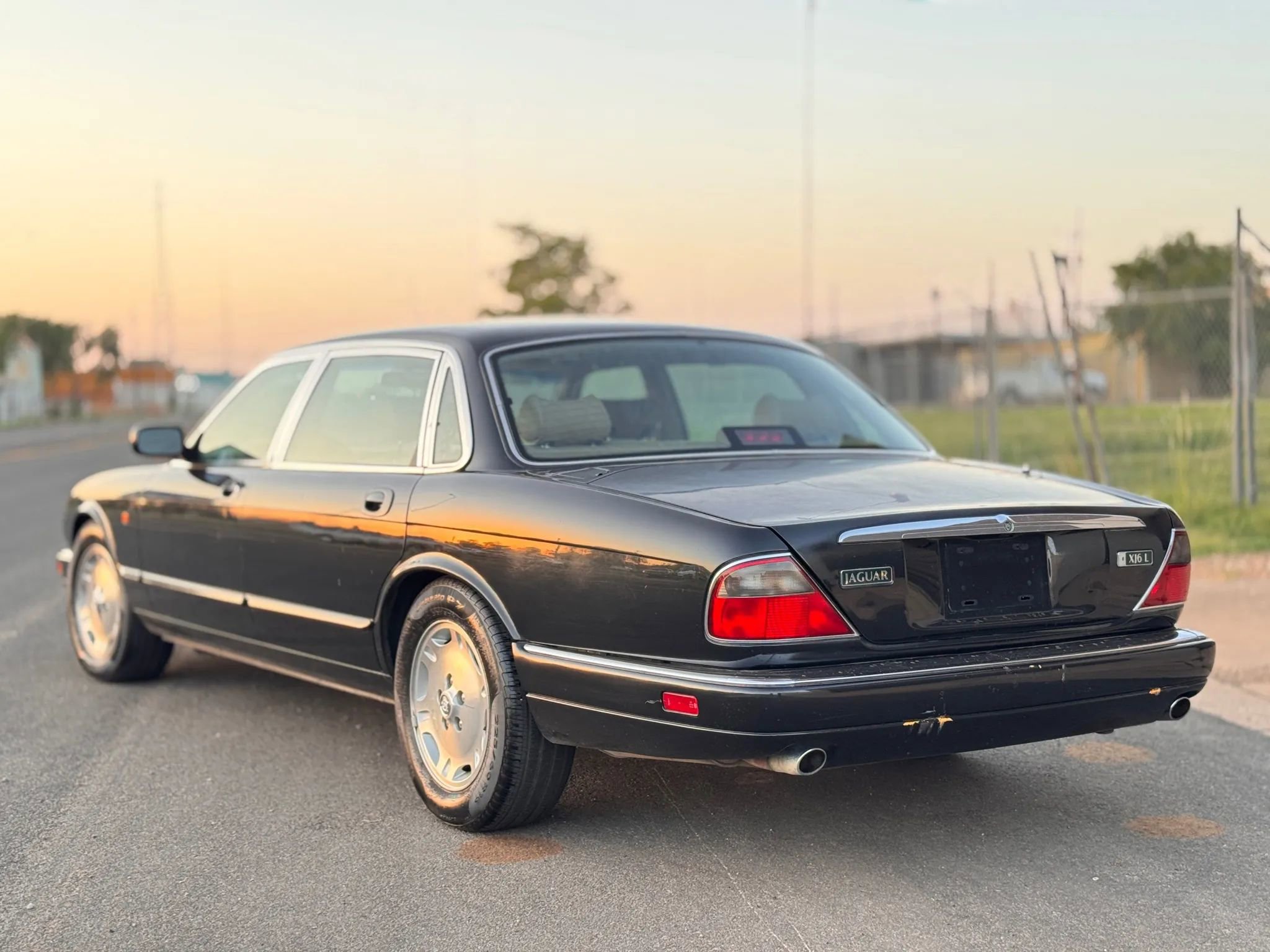 Used 1997 Jaguar XJ6 L image 7