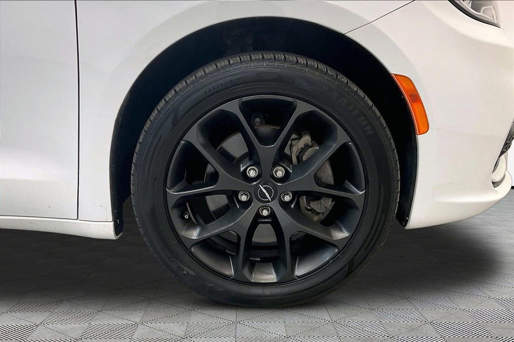 Used 2022 Chrysler Pacifica Touring-L w/ S Appearance Package AWD/4WD image 34