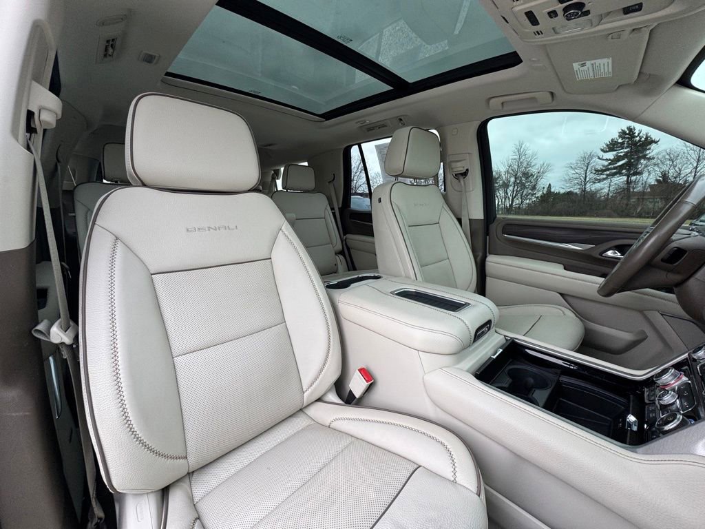 Used 2021 GMC Yukon Denali w/ Denali Premium Package image 30