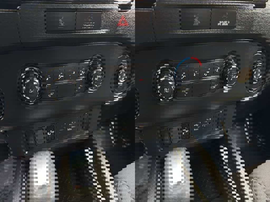 Used 2022 Nissan Frontier SV w/ Technology Package image 15