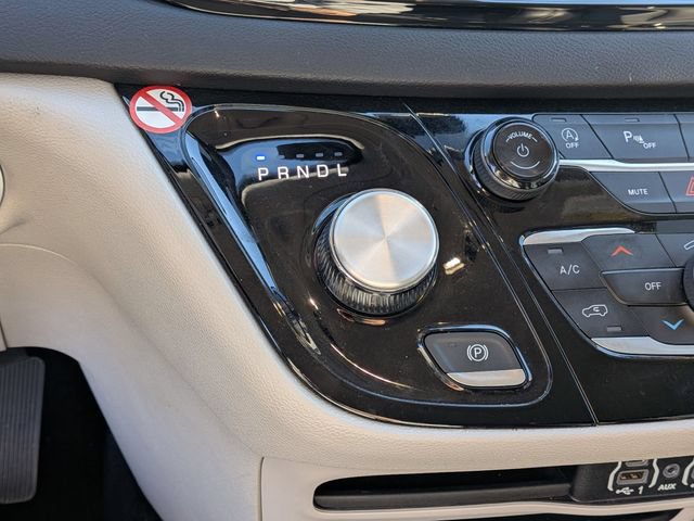 Used 2024 Chrysler Pacifica Touring-L FWD image 24