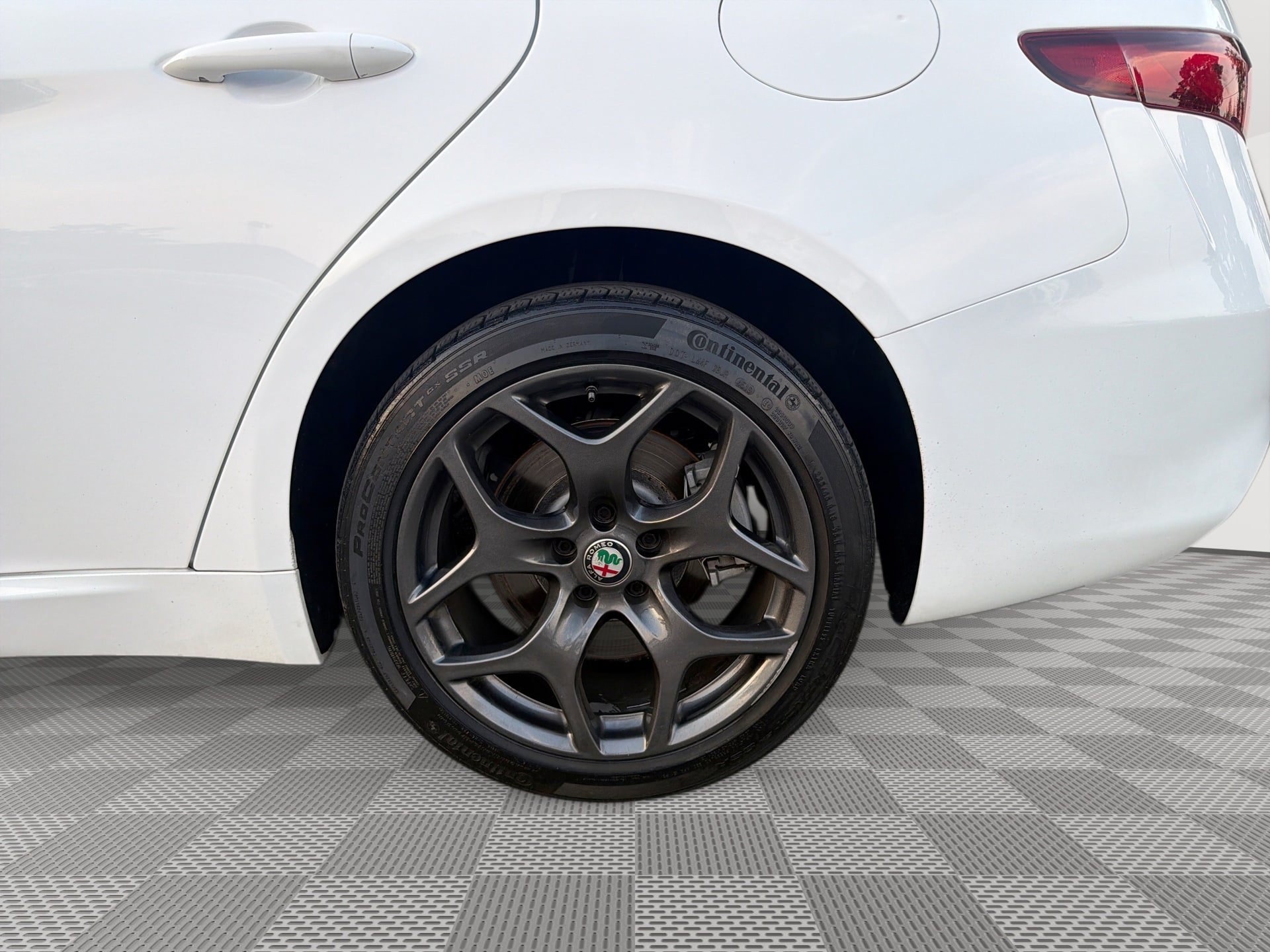 Used 2021 Alfa Romeo Giulia Ti w/ Active Assist 2 Package TI AWD/4WD image 28