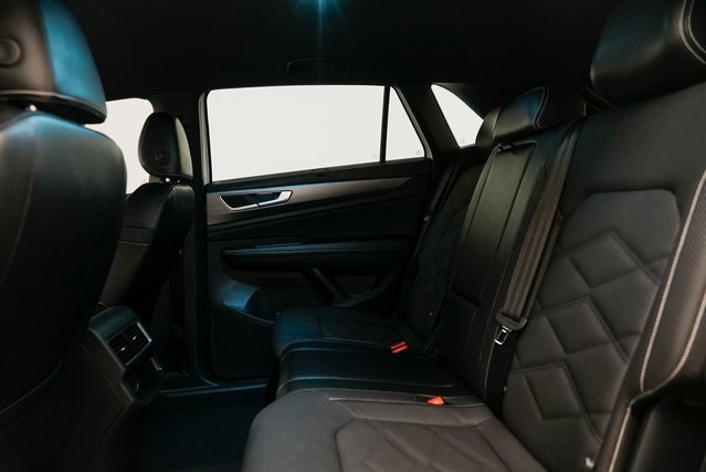 Used 2024 Volkswagen Atlas Cross Sport SE image 30