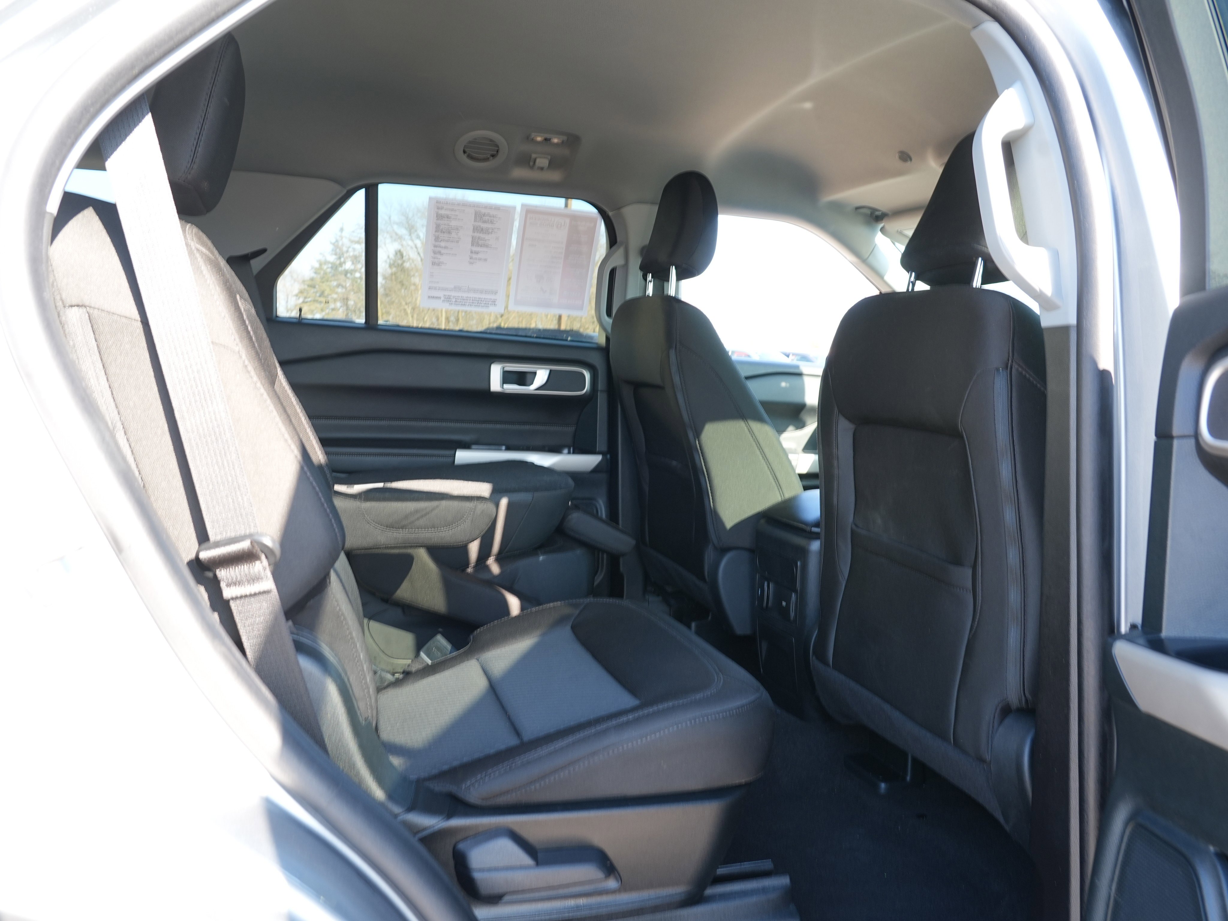 Used 2023 Ford Explorer XLT image 32