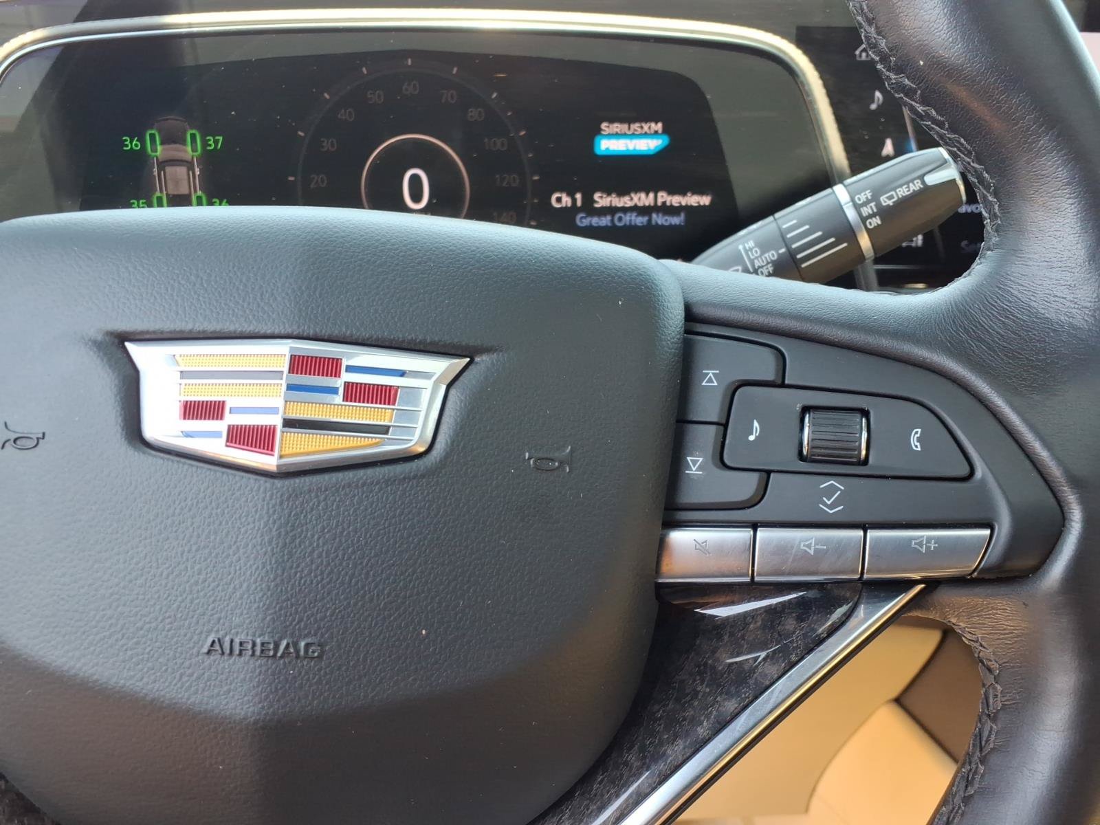 Used 2021 Cadillac Escalade Premium Luxury AWD/4WD image 28