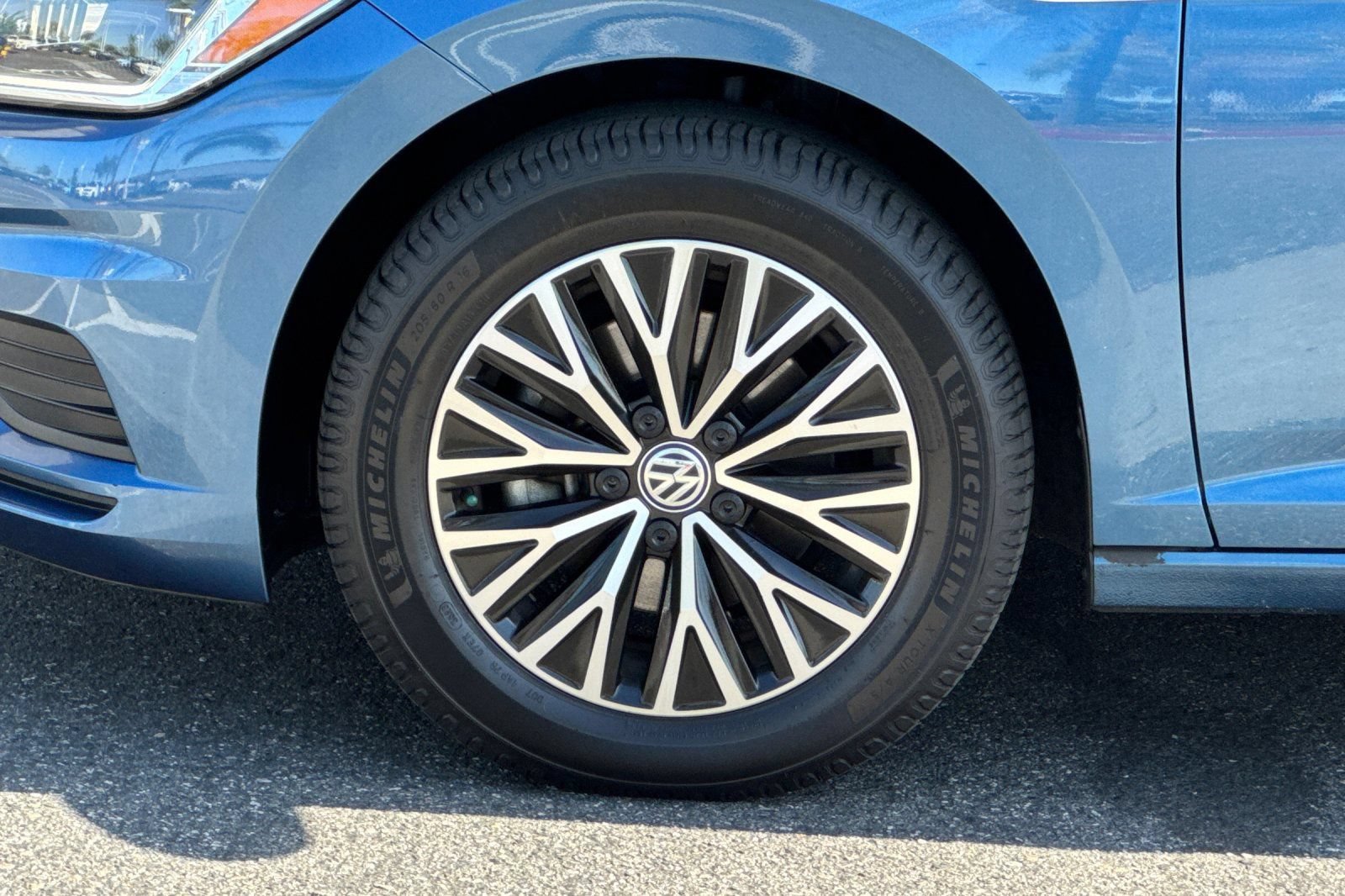 Used 2019 Volkswagen Jetta SEL w/ Cold Weather Package FWD image 25