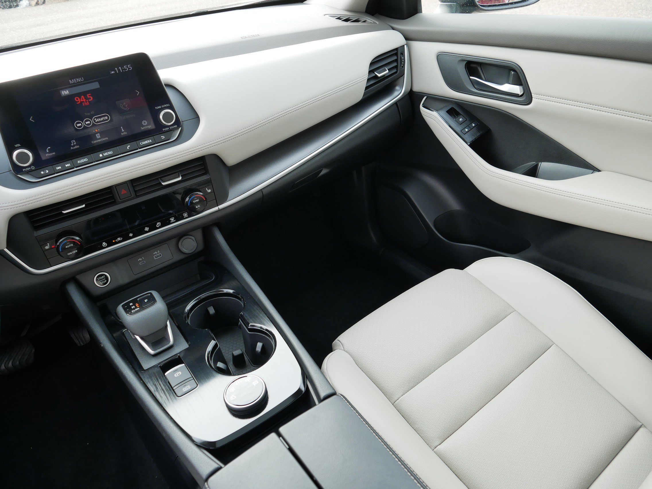 Used 2023 Nissan Rogue SV w/ SV Premium B Package image 11