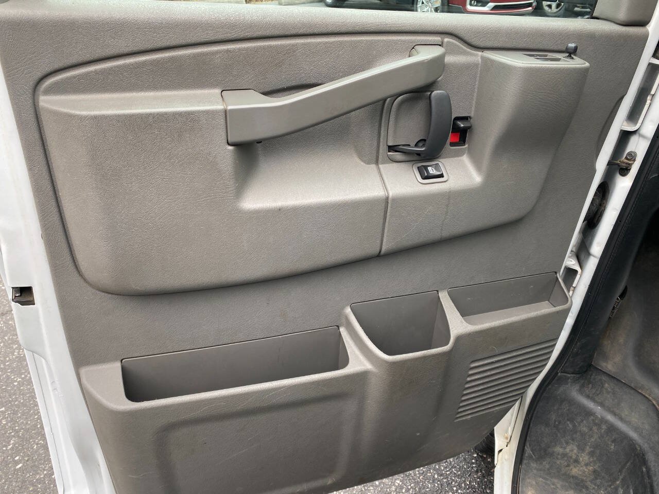 Used 2018 Chevrolet Express 3500 LS RWD image 11