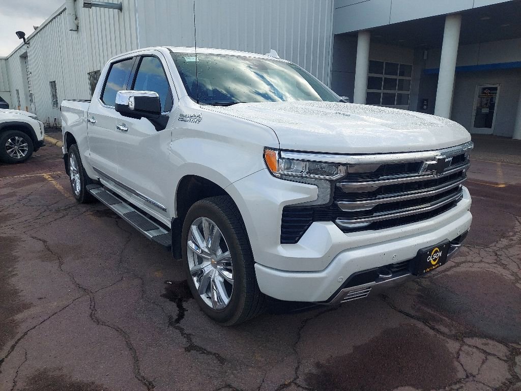 Used 2024 Chevrolet Silverado 1500 High Country w/ High Country Premium Package AWD/4WD image 3