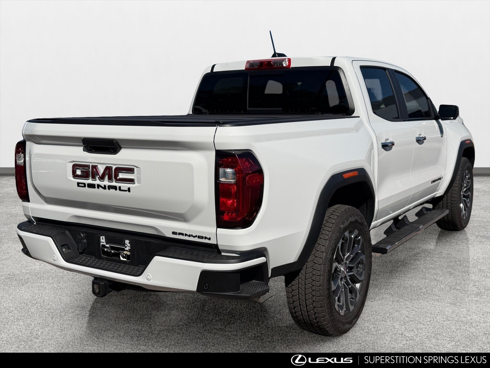 Used 2025 GMC Canyon Denali AWD/4WD image 3