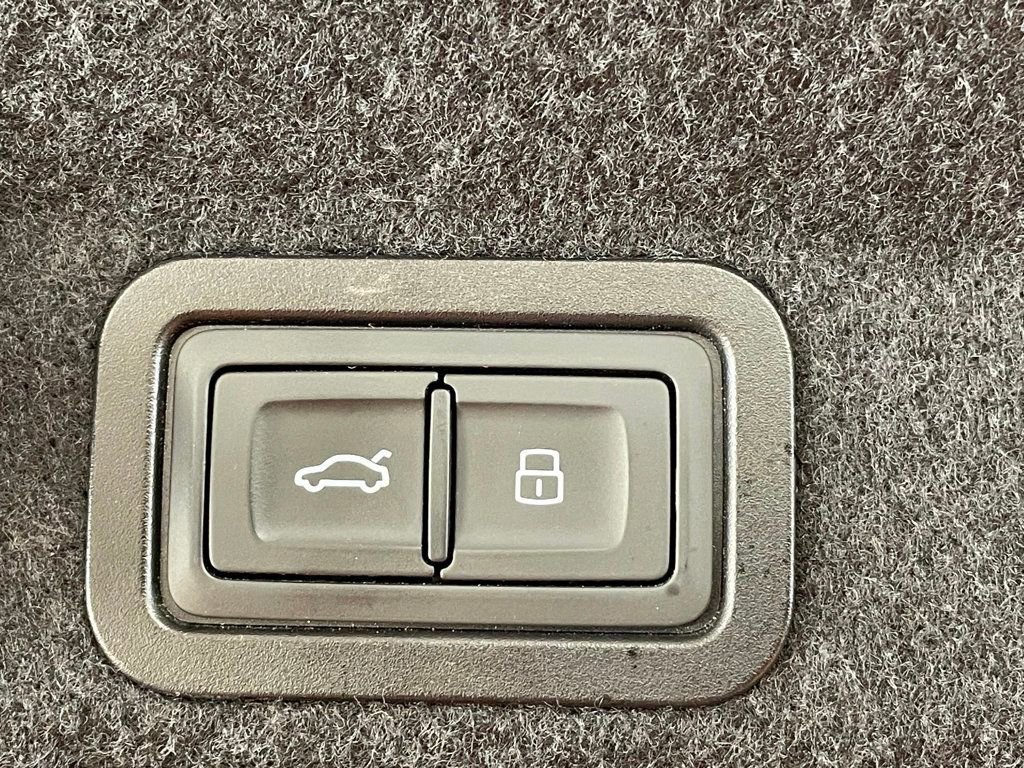 Used 2021 Audi S6 Premium Plus w/ S Sport Package image 27