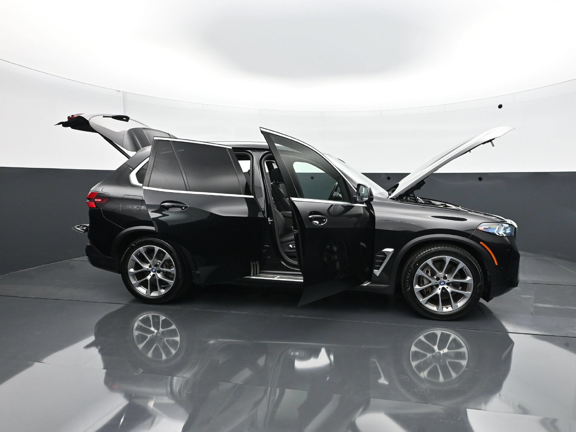 Used 2025 BMW X5 xDrive50e AWD/4WD image 54