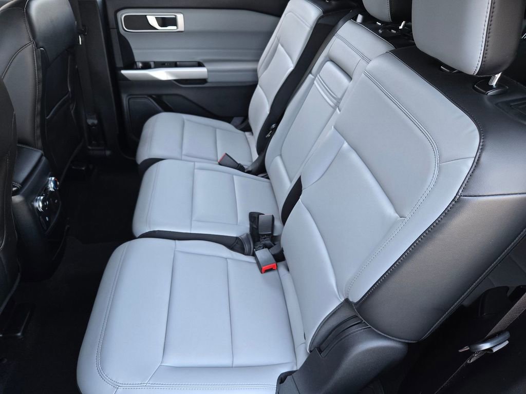 Used 2021 Ford Explorer XLT w/ Equipment Group 202A image 10