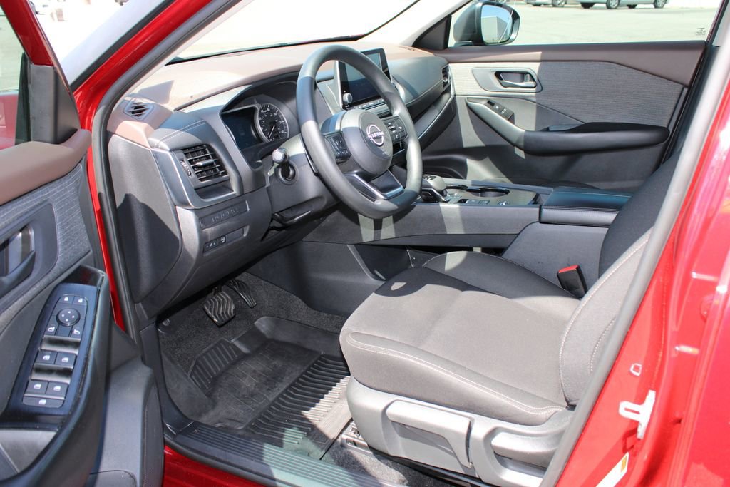 Used 2023 Nissan Rogue S FWD image 12