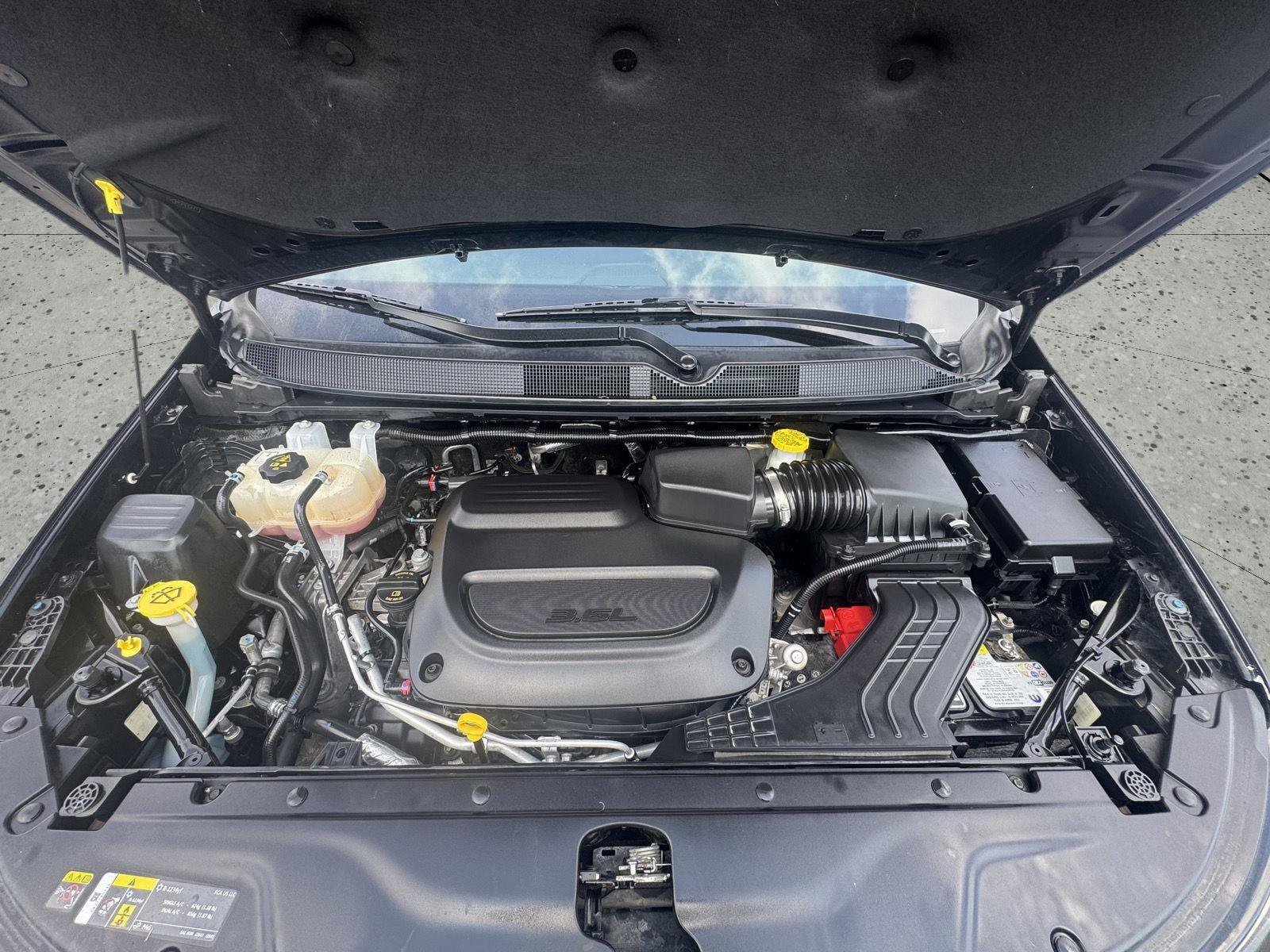 Used 2025 Chrysler Pacifica Select FWD image 13