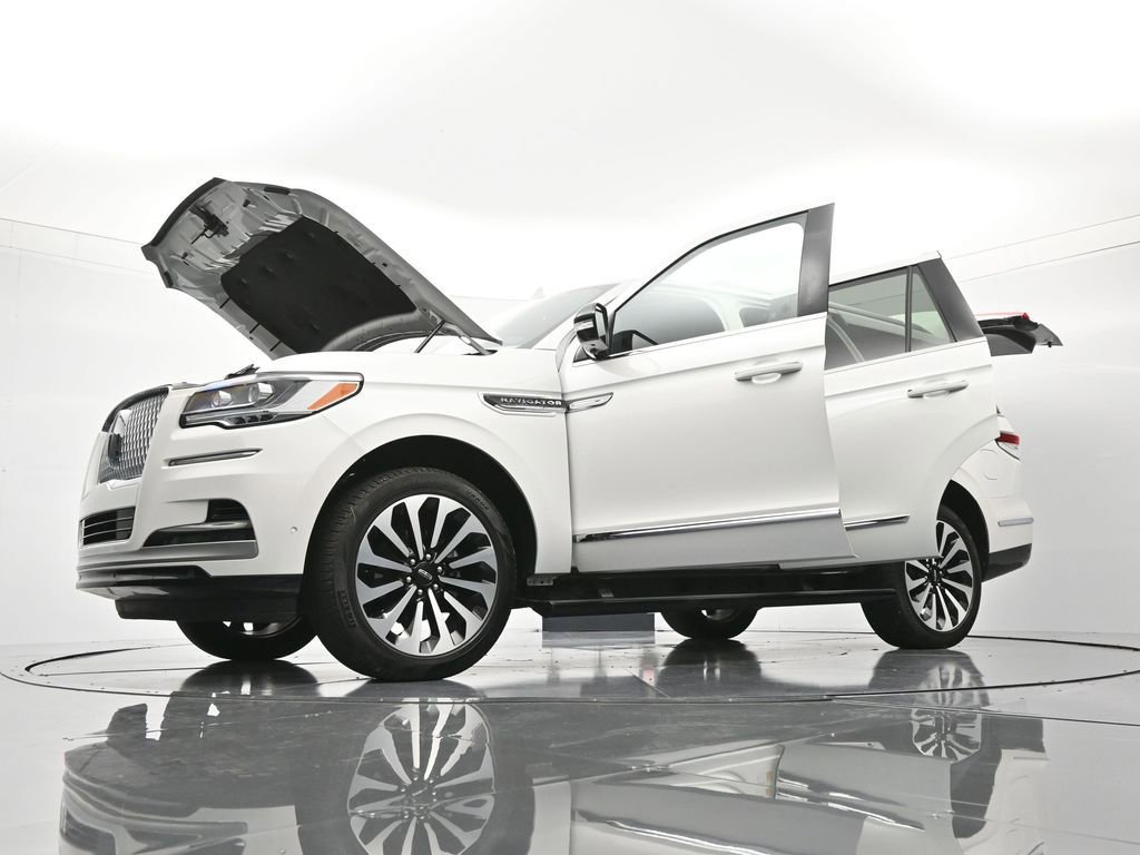 Used 2024 Lincoln Navigator Reserve image 51