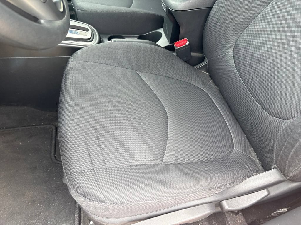 Used 2010 Kia Soul + w/ Audio Pkg FWD image 12