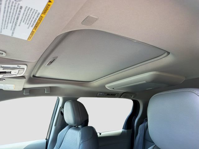 Used 2022 Toyota Sienna Limited FWD image 28