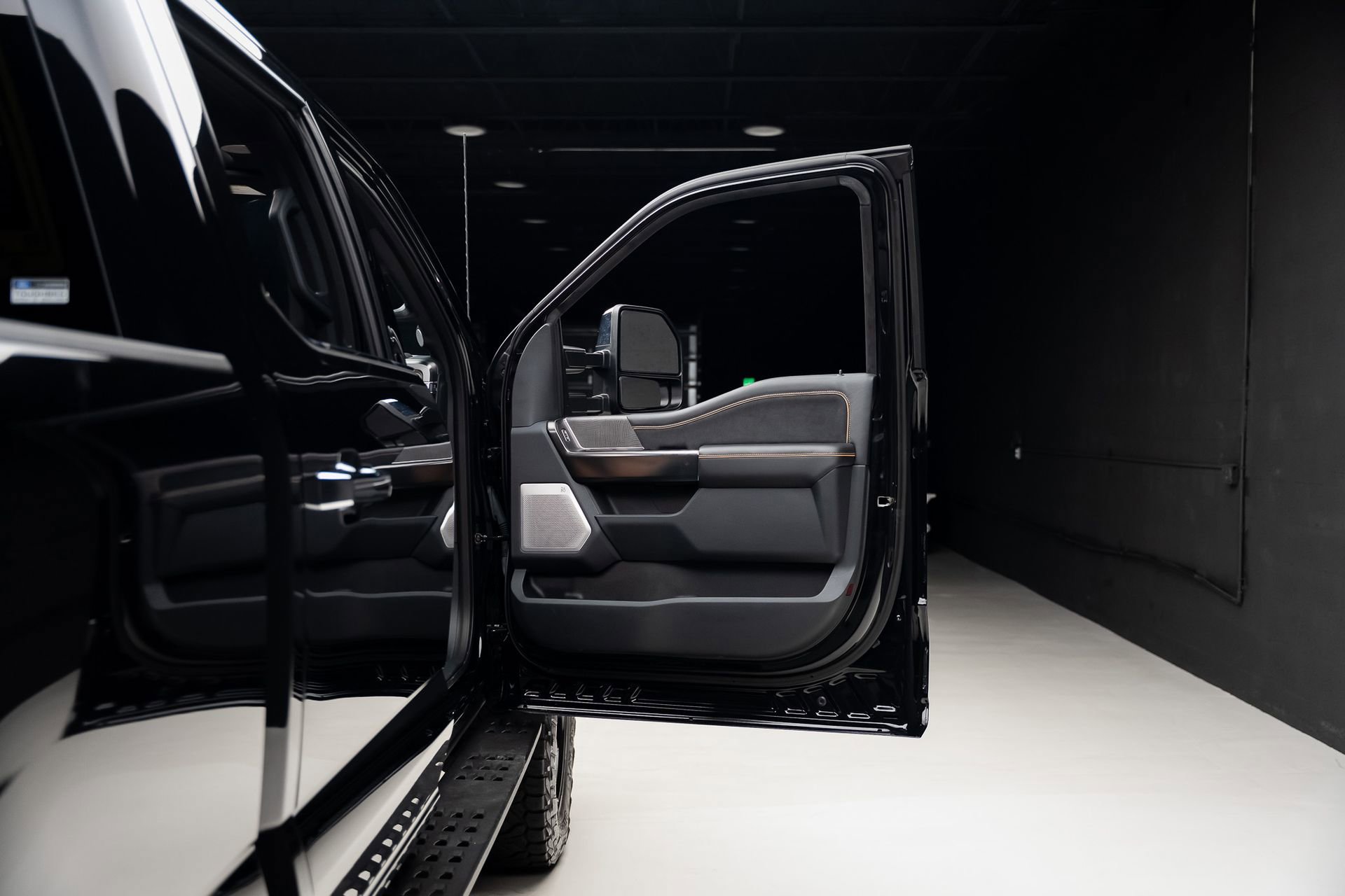 Used 2024 Ford F250 Platinum w/ Tremor Off-Road Package image 63