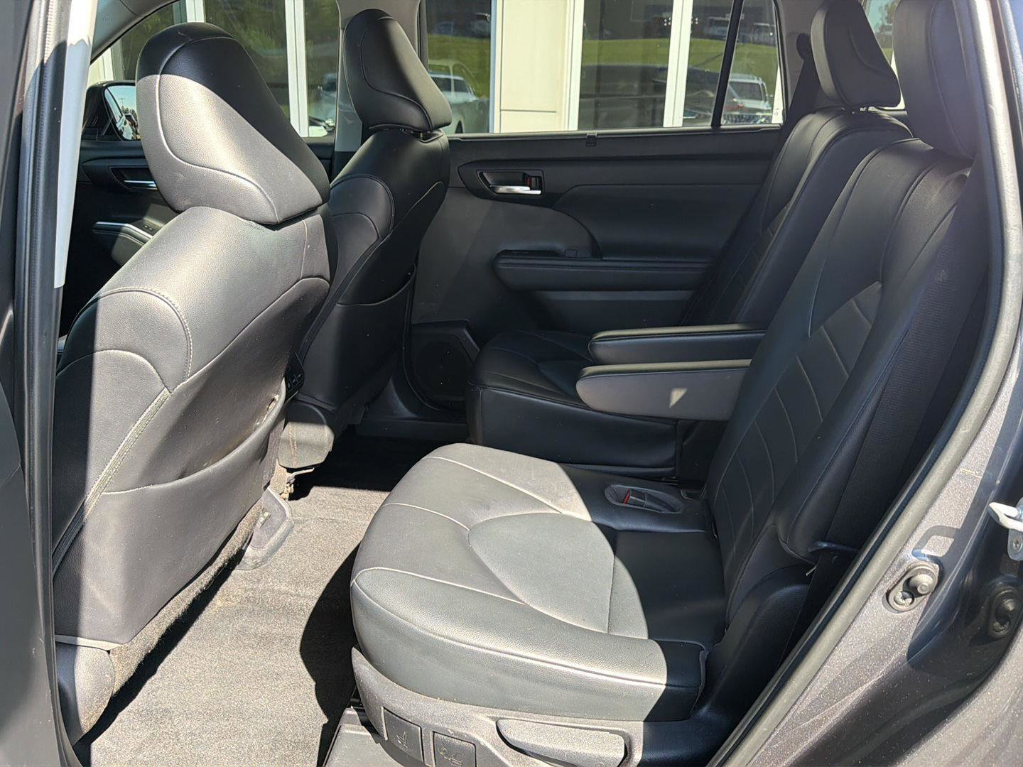 Used 2022 Toyota Highlander XLE FWD image 11