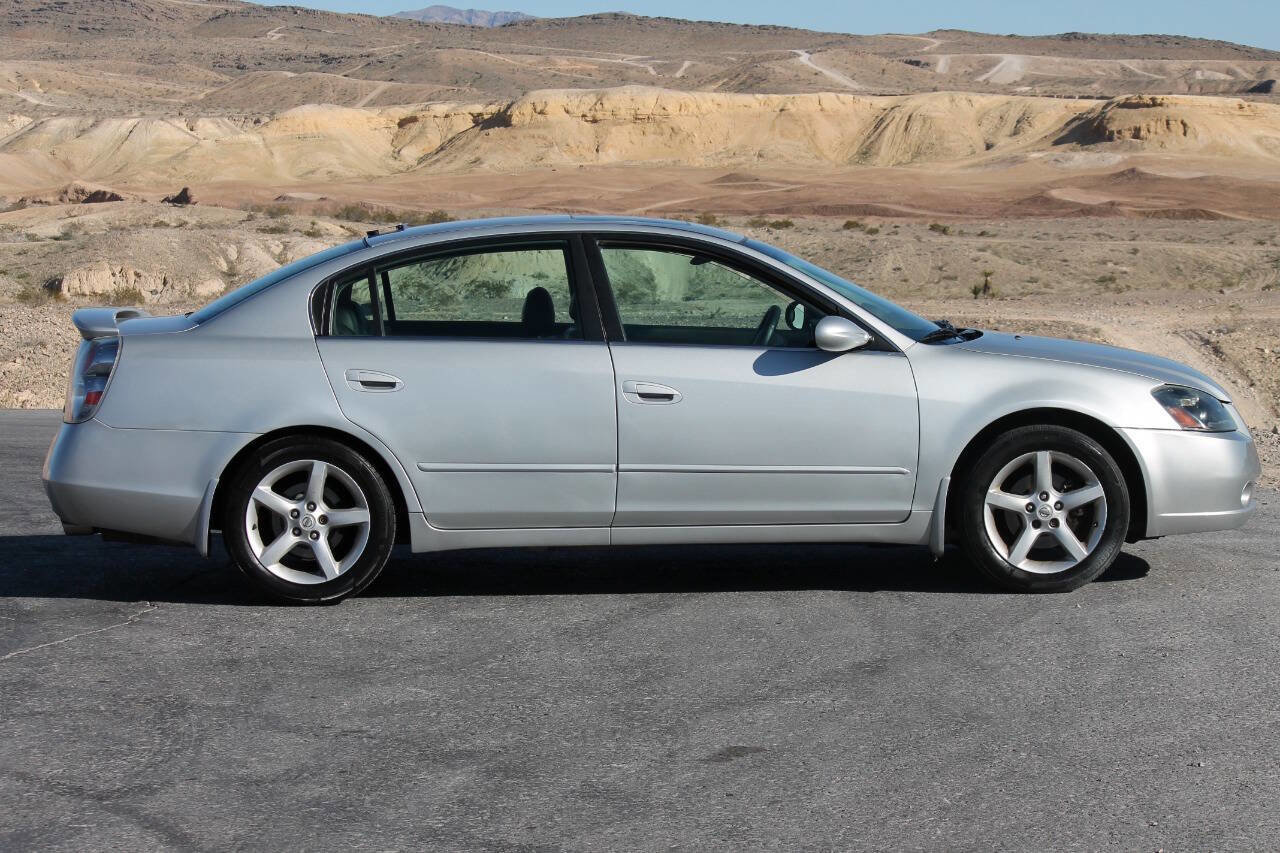 Used 2005 Nissan Altima 3.5 SE w/ (X02) Navigation Pkg FWD image 9