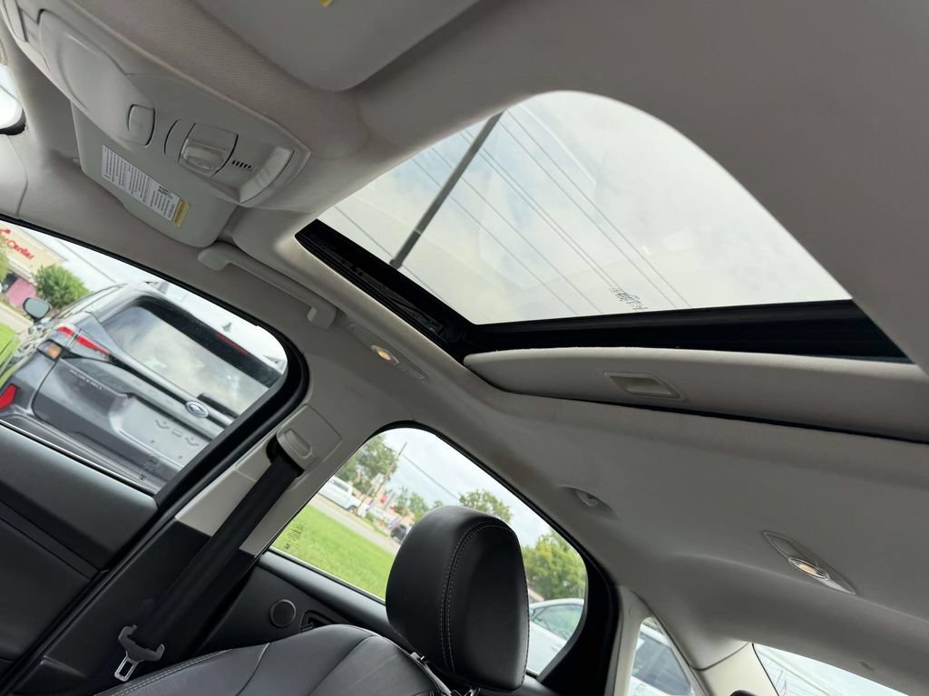 Used 2014 Ford Focus Titanium FWD image 19