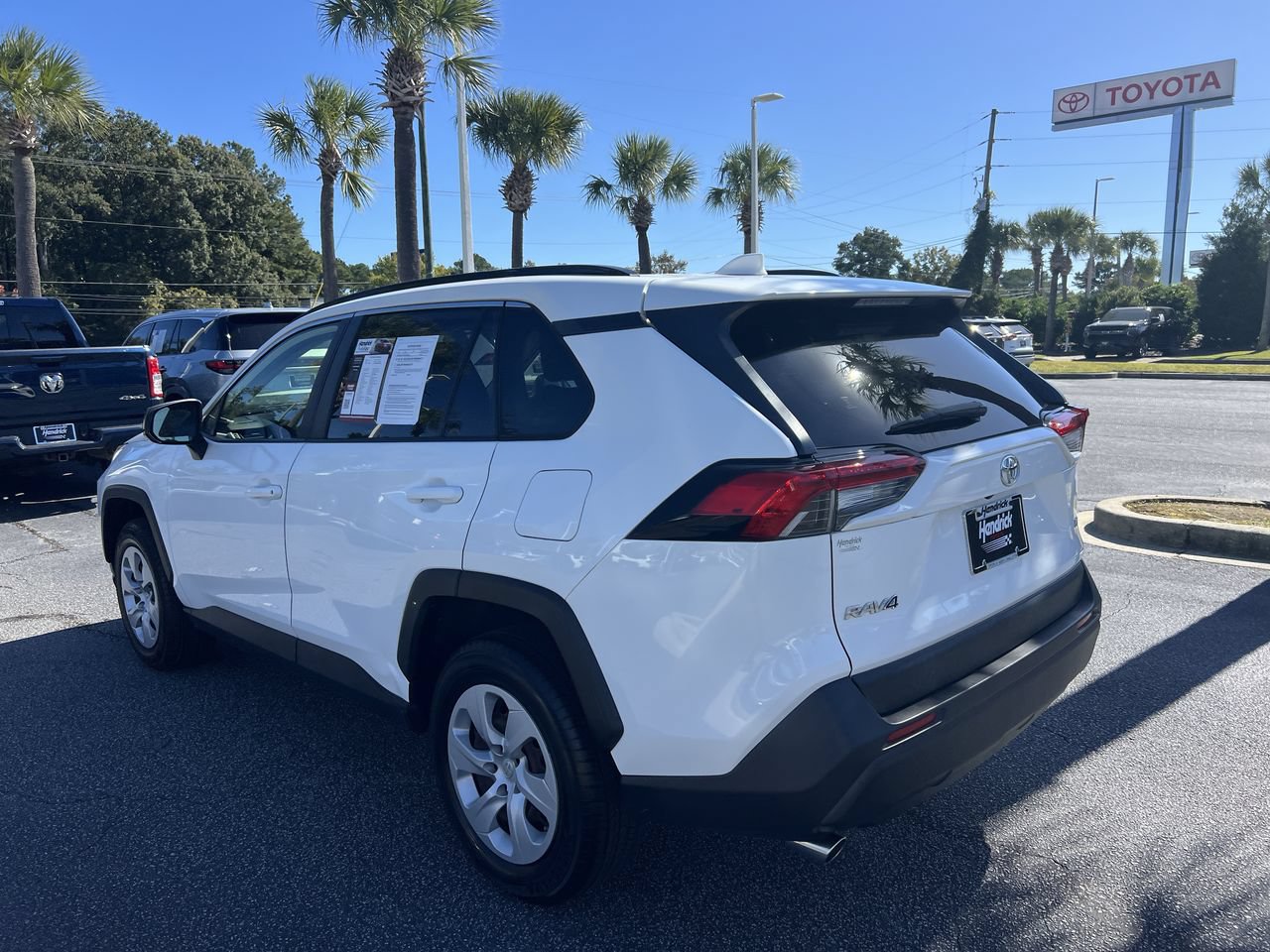 Used 2019 Toyota RAV4 LE FWD image 8