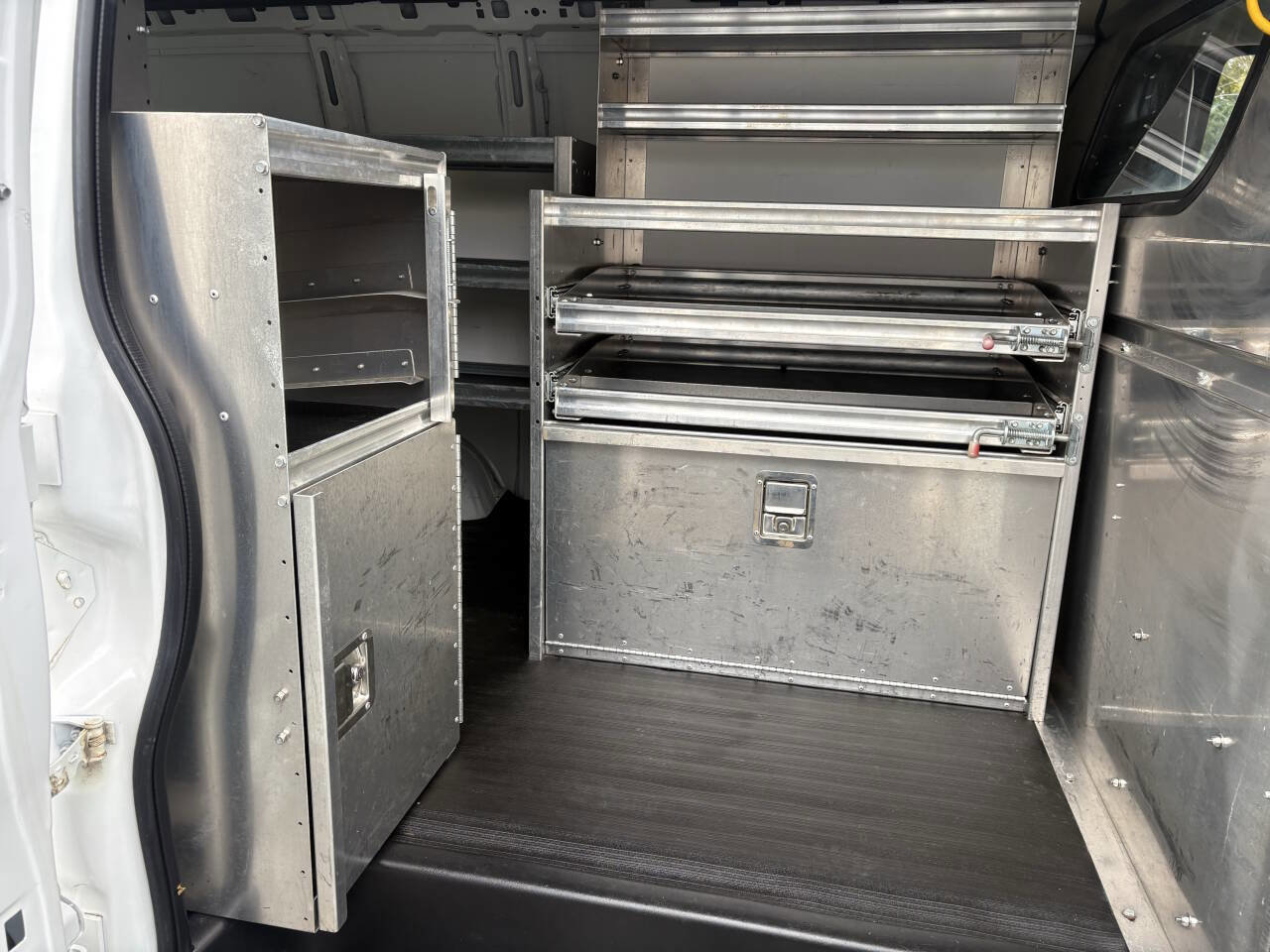 Used 2014 Chevrolet Express 2500 image 9